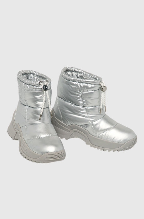 Women's Quest Ikonic Snow Mid Boot