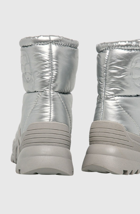 Women's Quest Ikonic Snow Mid Boot